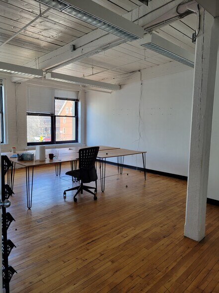 More Photos Of 90 Hamilton St, Cambridge Office For Sale