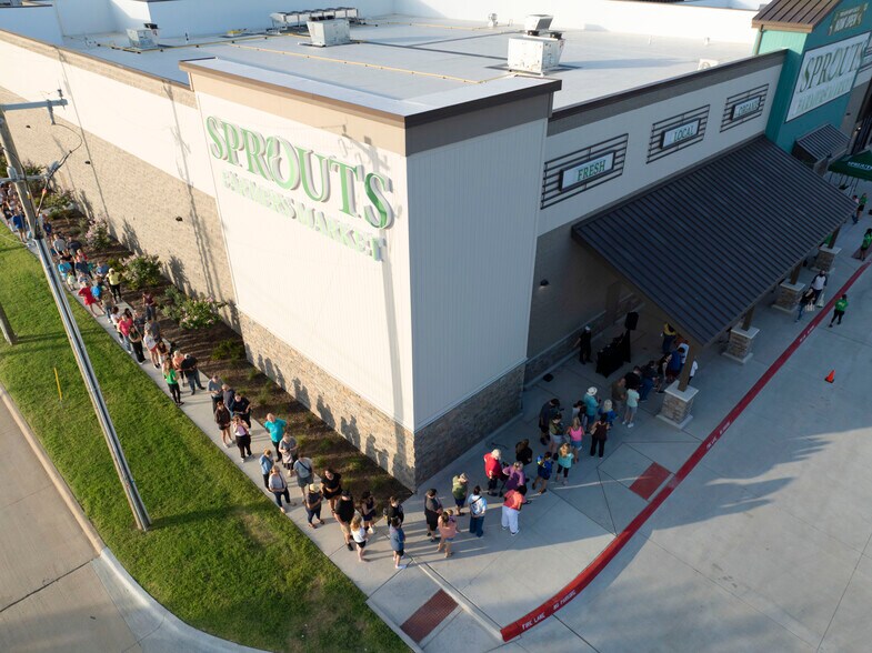 More Photos Of SW Wilshire Blvd @ Commons Drive, Burleson Supermarket For Lease