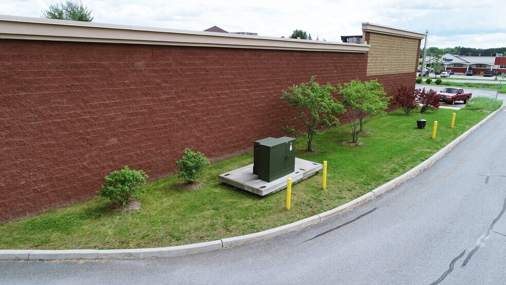 More Photos Of 4730 Us Route 5, Newport Drugstore For Lease