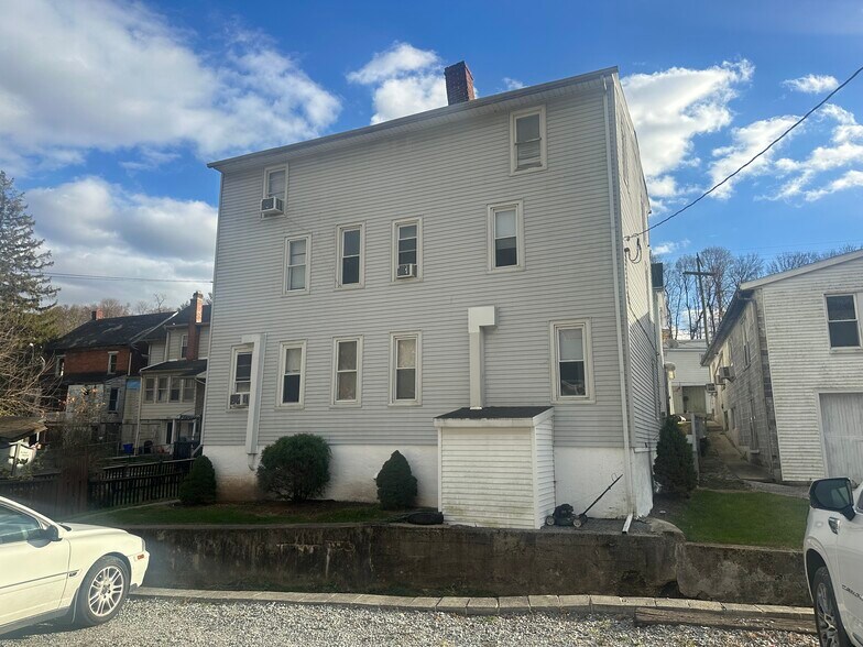 More Photos Of 142 W Main St, Windsor Apartments For Sale