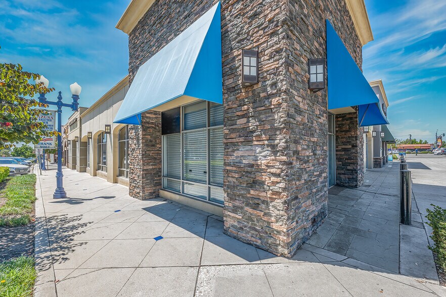 More Photos Of 100-136 W Foothill Blvd, Azusa Storefront For Sale