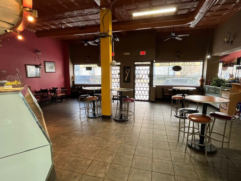 More Photos Of 901 Madison Ave, Toledo Storefront Retail Residential For Lease