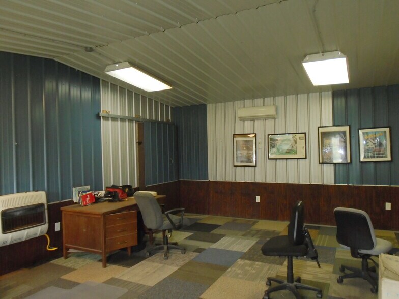 More Photos Of 501 Lakeshore Dr, Kuttawa Warehouse For Sale