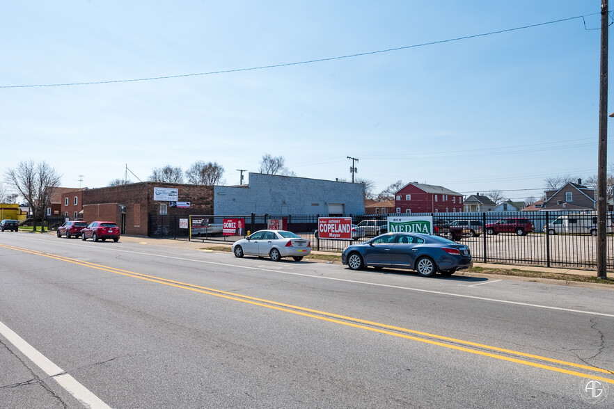 Primary Photo Of 4014 Euclid Ave, East Chicago Freestanding For Sale