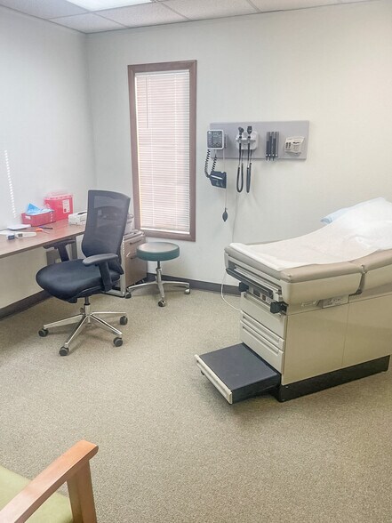 More Photos Of 1881 W Washington St, Stayton Skilled Nursing Facility For Lease