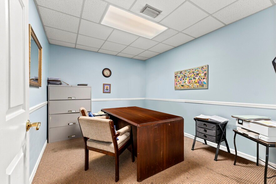 More Photos Of 900 SE Ocean Blvd, Stuart Office For Sale