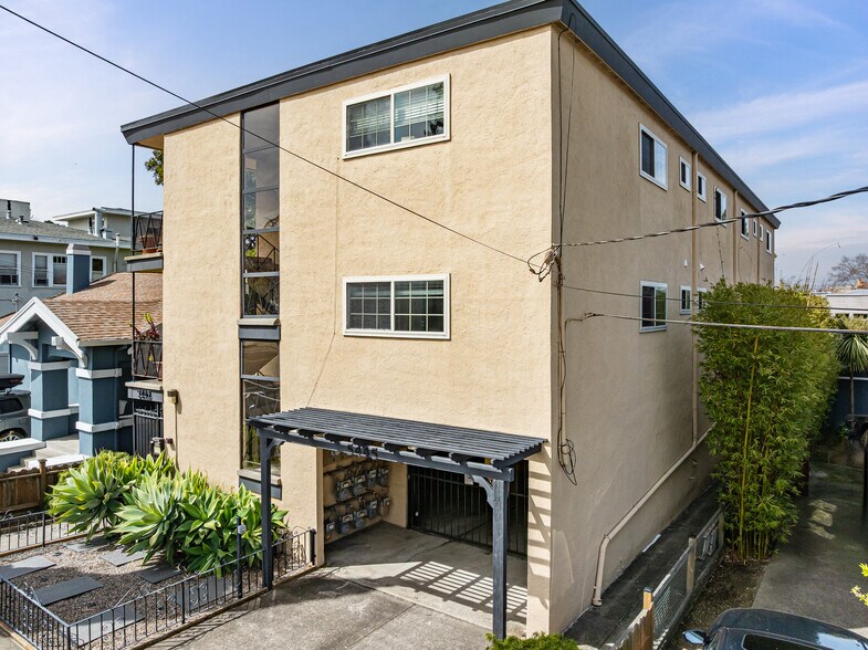 Primary Photo Of 5445 Broadway, Oakland Apartments For Sale