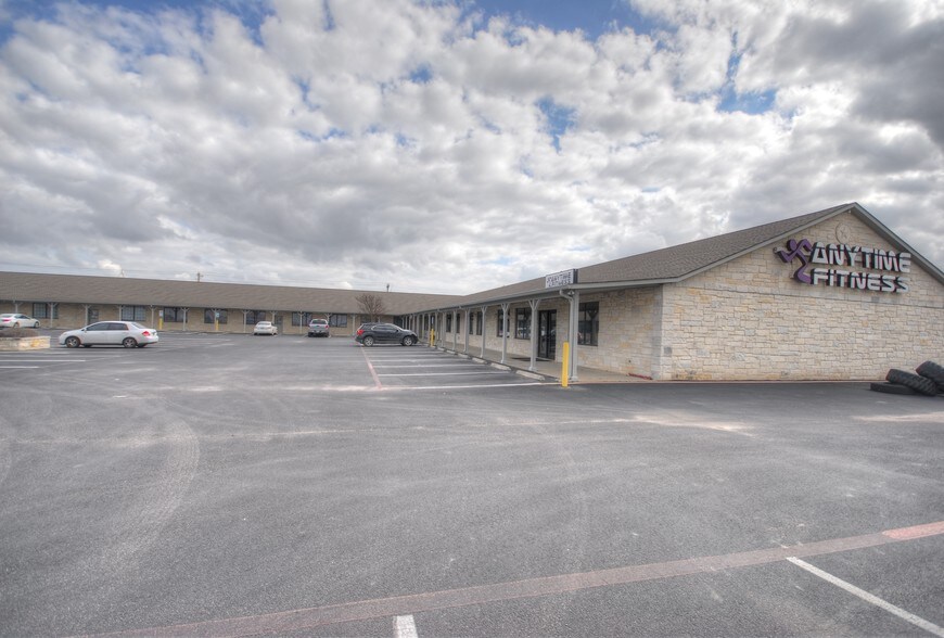 More Photos Of 305 Limestone Ter, Jarrell Unknown For Lease