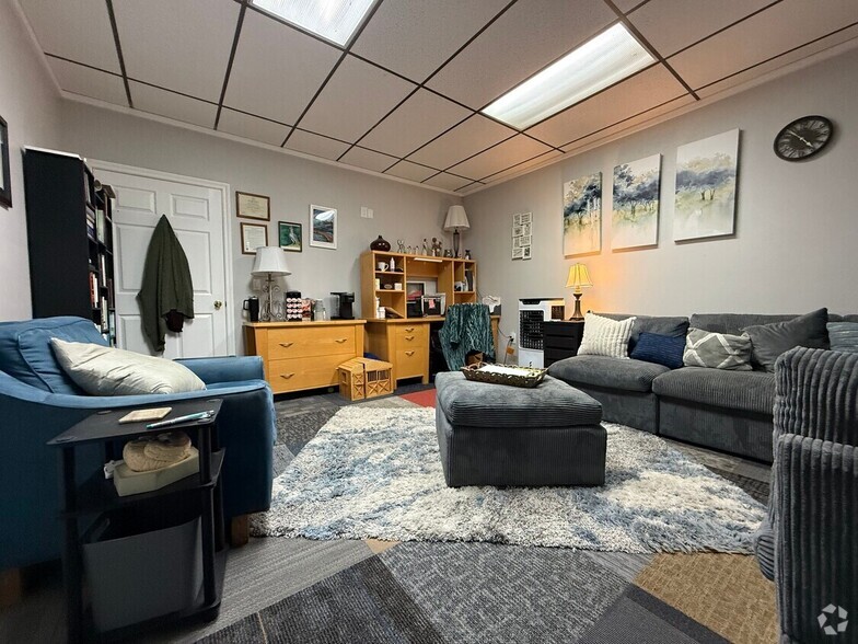 More Photos Of 116 S US Highway 281, Marble Falls Office For Lease