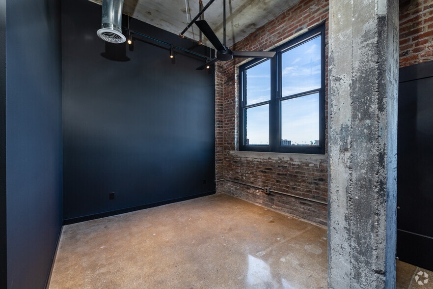 More Photos Of 3041-3043 Locust St, Saint Louis Apartments For Lease