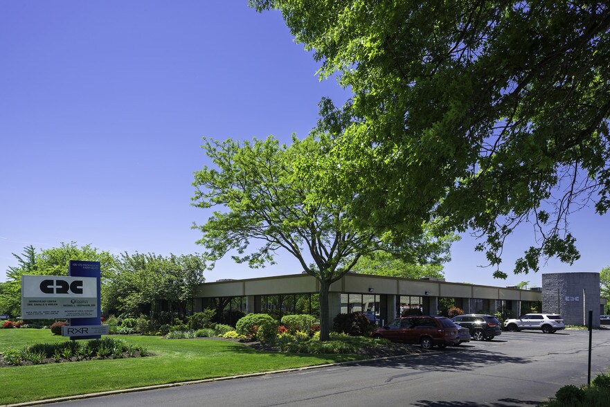 More Photos Of 135-175 Froehlich Farm Blvd, Woodbury Unknown For Lease