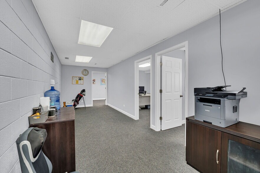 More Photos Of 3S340 Rockwell St, Warrenville Manufacturing For Lease