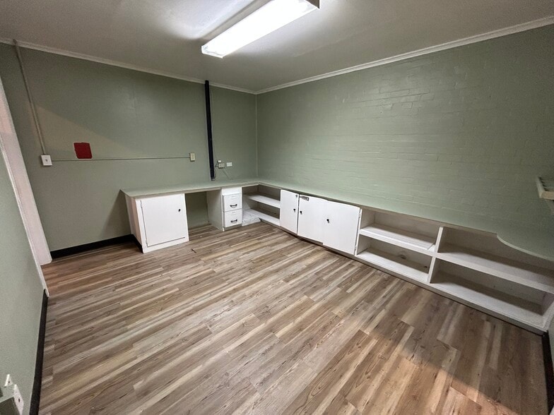More Photos Of 121 S Glenwood Blvd, Tyler Storefront For Sale