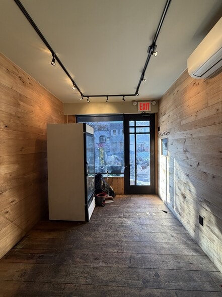 More Photos Of 376 Graham Ave, Brooklyn Apartments For Lease