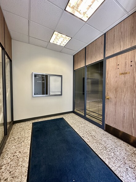 More Photos Of 8 Lester St, Martinsville General Retail For Sale