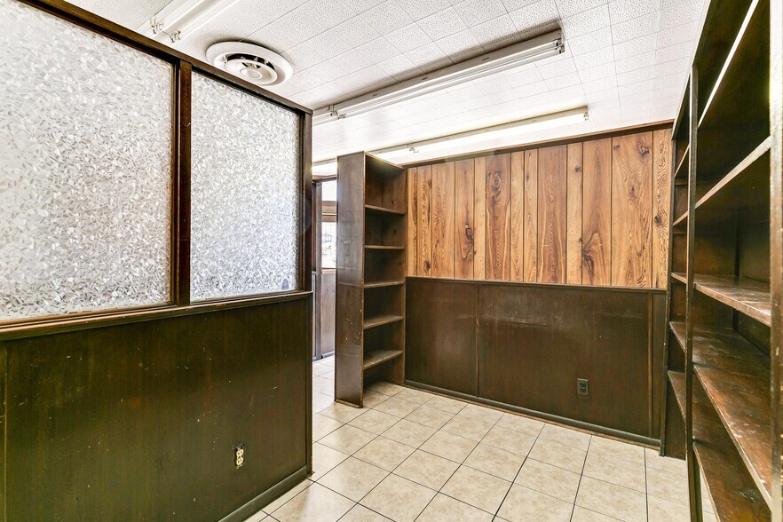 More Photos Of 3200 W 2nd Ave, Denver Office For Sale