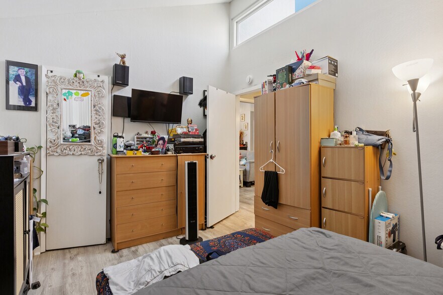 More Photos Of 1411 Oxford St, Redwood City Apartments For Sale