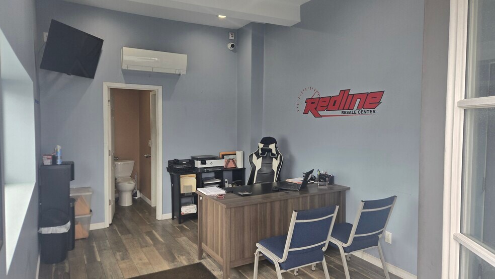 More Photos Of 397 West Ave, Lockport Auto Dealership For Lease
