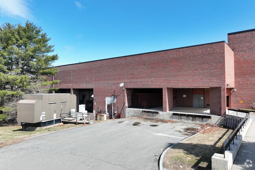 More Photos Of 5 Davis Farm Rd, Portland Office For Lease