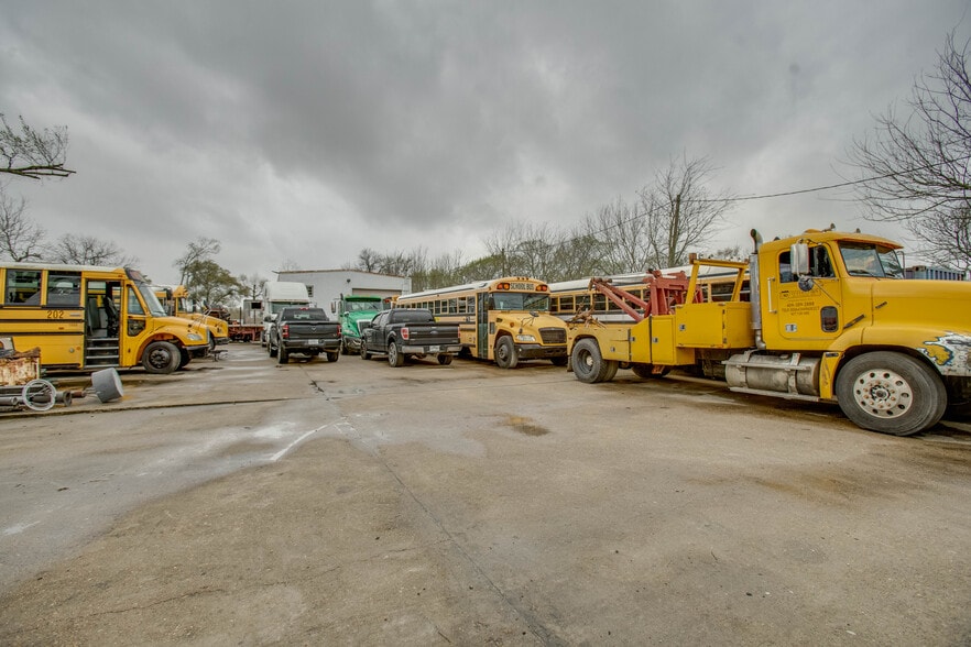 More Photos Of 113 Pin Oak Dr, Highlands Contractor Storage Yard For Sale