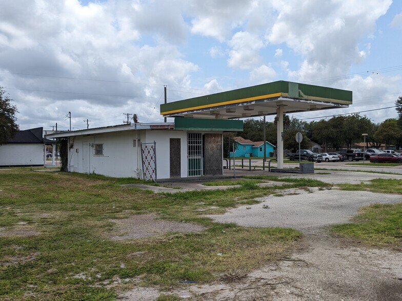 More Photos Of 118 S Cameron St, Alice Convenience Store For Sale