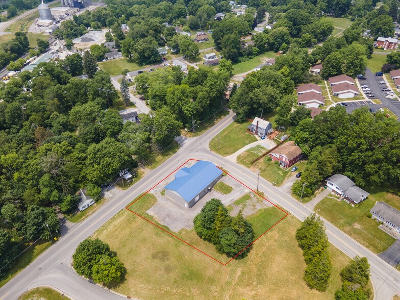 More Photos Of 1516 S Lincoln Ave, Salem Freestanding For Sale