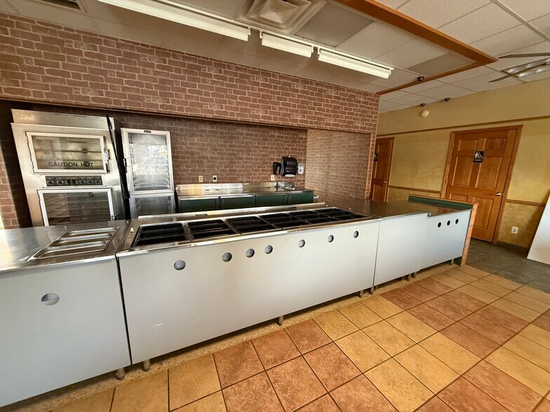 More Photos Of 304 S Obannon St, Raymond Fast Food For Lease