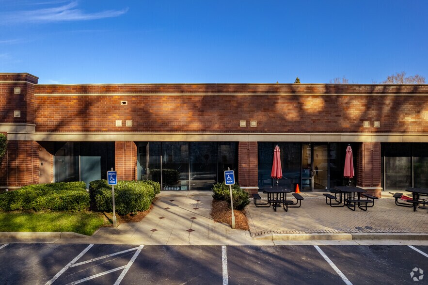 More Photos Of 1000 Mansell Exchange W, Alpharetta Unknown For Lease