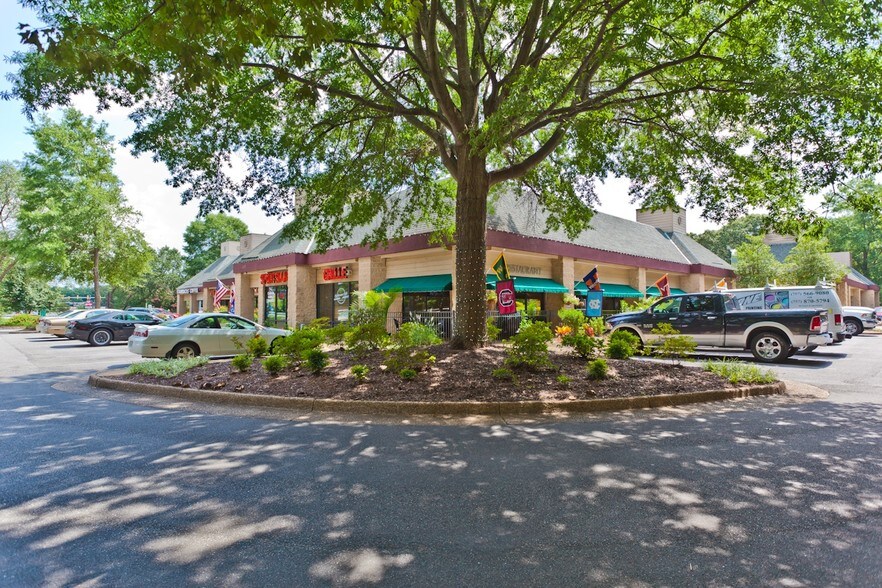 More Photos Of 240 McLaws Cir, Williamsburg General Retail For Lease