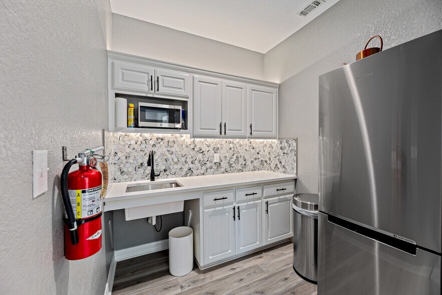 More Photos Of 3000 Joe Dimaggio Blvd, Round Rock Medical For Sale