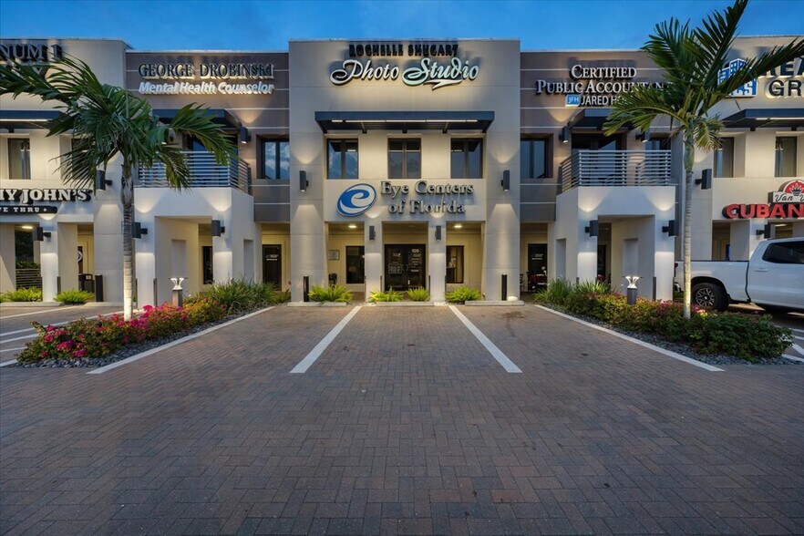 More Photos Of 2500 Tamiami Trl N, Naples Storefront For Lease