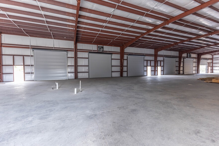 More Photos Of 3023 E C 48, Center Hill Warehouse For Lease
