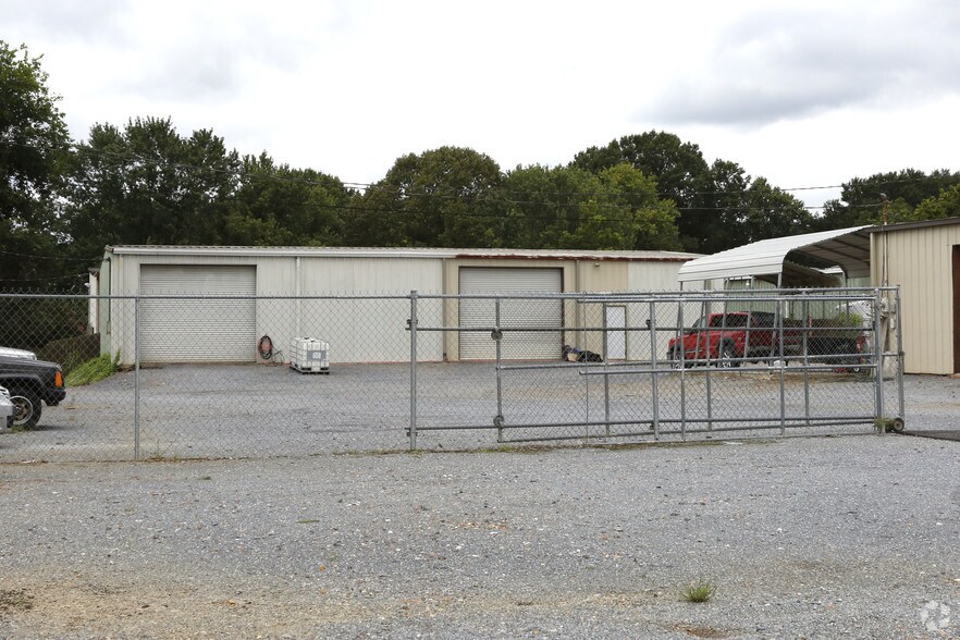 More Photos Of 1321 Joe Frank Harris Pky SE, Cartersville Auto Repair For Sale