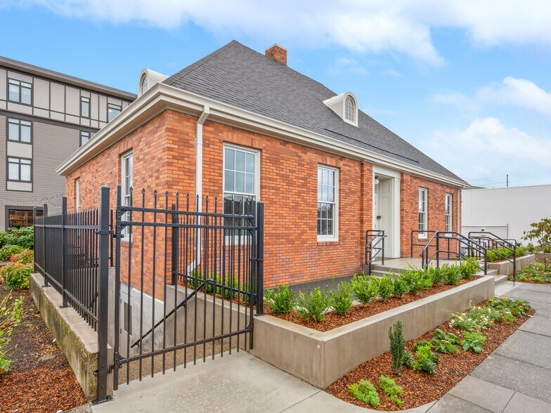 More Photos Of 122 N Holly St, Canby Unknown For Lease