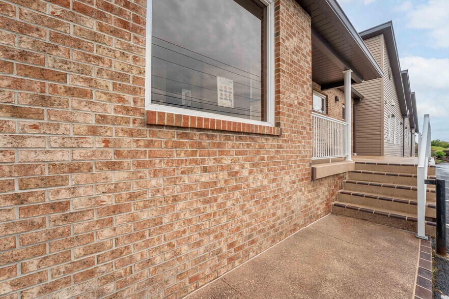 More Photos Of 725 N Pike St, Grafton Office For Sale