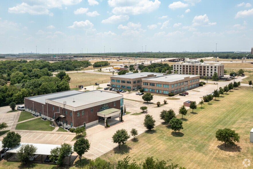 More Photos Of 1940 Enchanted Way, Grapevine Office For Sale