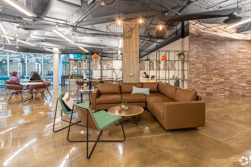 More Photos Of 700 Commerce Dr, Oak Brook Coworking Space