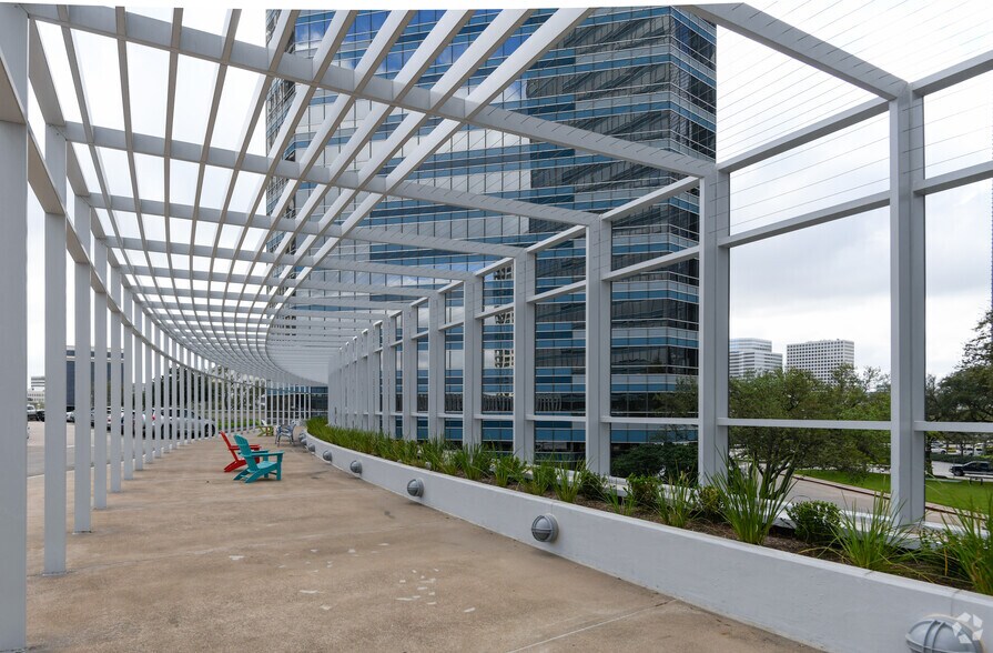 More Photos Of 1300 Post Oak Blvd, Houston Office For Lease