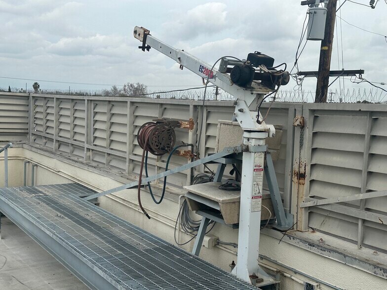 More Photos Of 9020 Long Beach Blvd, South Gate Light Manufacturing For Lease