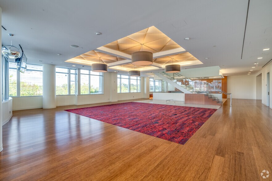 More Photos Of 121 Rockville Pike, Rockville Office Residential For Sale