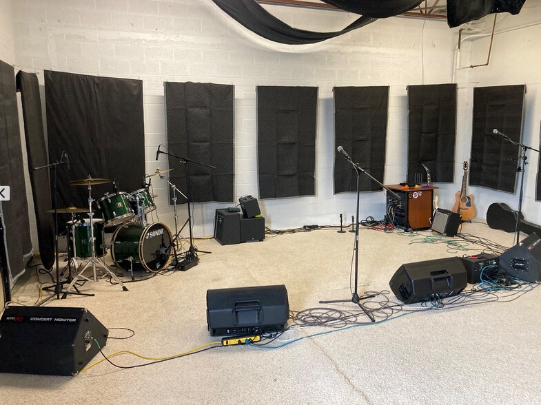 More Photos Of 3120 Beacon St, Colorado Springs Warehouse For Sale