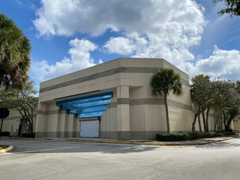 More Photos Of 9565 W Atlantic Blvd, Coral Springs Department Store For Lease
