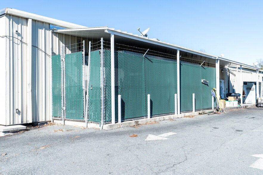 More Photos Of 4944 Malloy Plz, Marianna Freestanding For Sale