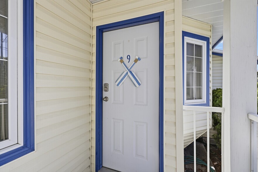 More Photos Of 7001 Savona Access Rd, Thompson-Nicola Hotel For Sale