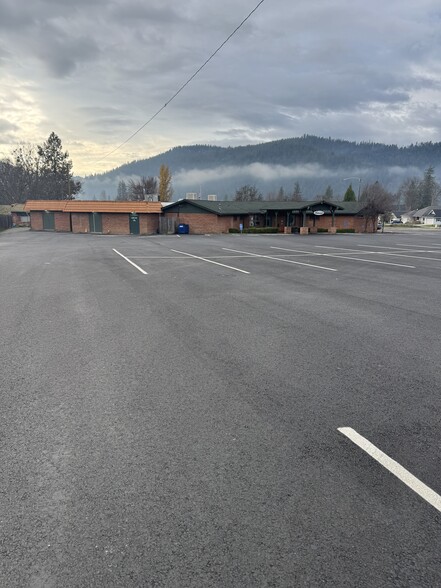 More Photos Of 130 Golf Course Dr, Weaverville Restaurant For Sale