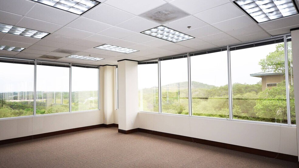 More Photos Of 9433 Bee Caves Rd, Austin Unknown For Lease