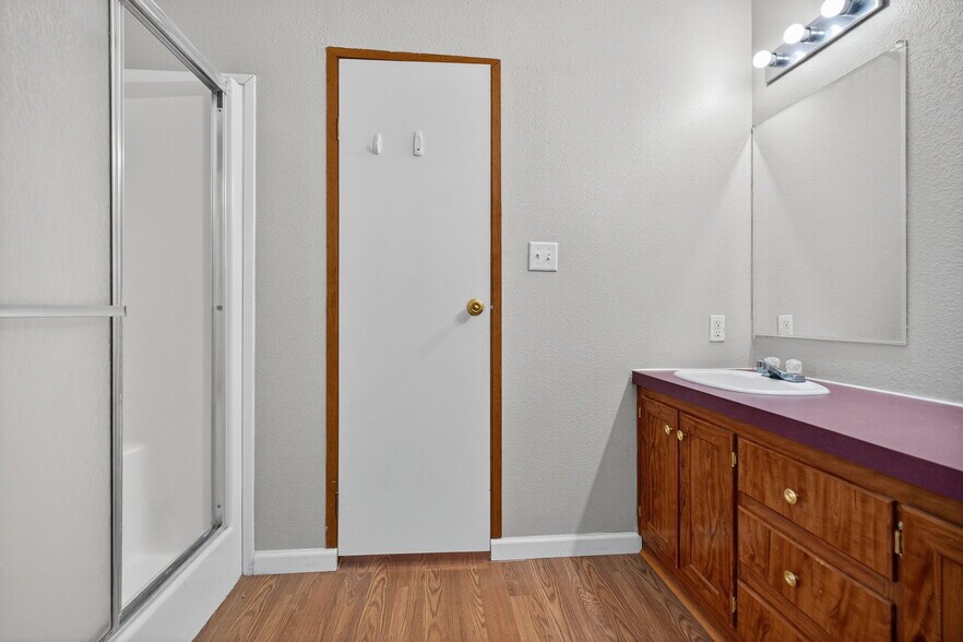 More Photos Of 11010 W Joan Dr, Odessa Warehouse For Lease