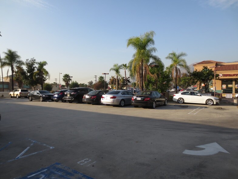 More Photos Of 818 N Pacific Ave, Glendale General Retail For Lease