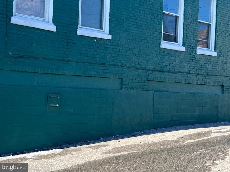 More Photos Of 1880 W Market St, York Storefront Retail Office For Sale