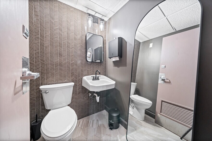 More Photos Of 730 N Franklin St, Chicago Loft Creative Space For Lease